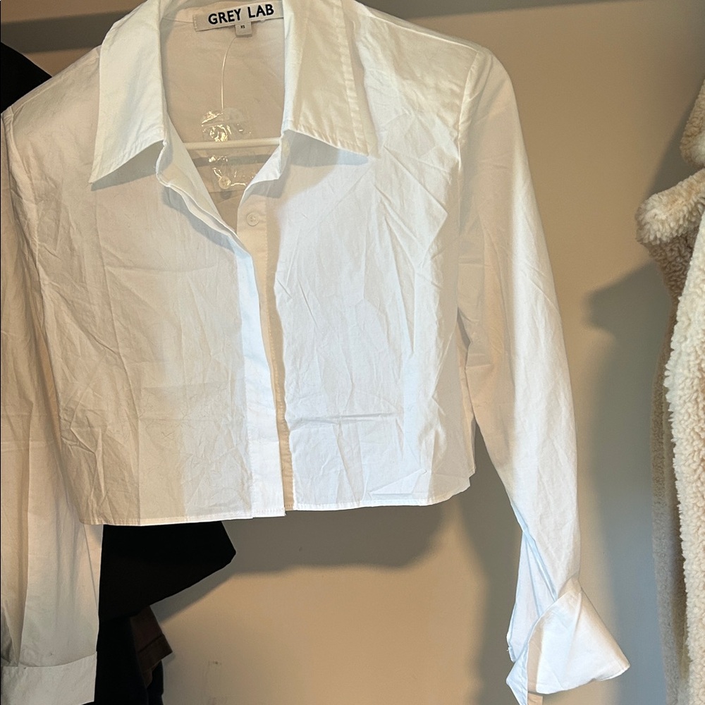 Grey Lab Crisp White Button-Up Top - Picture 2 of 3